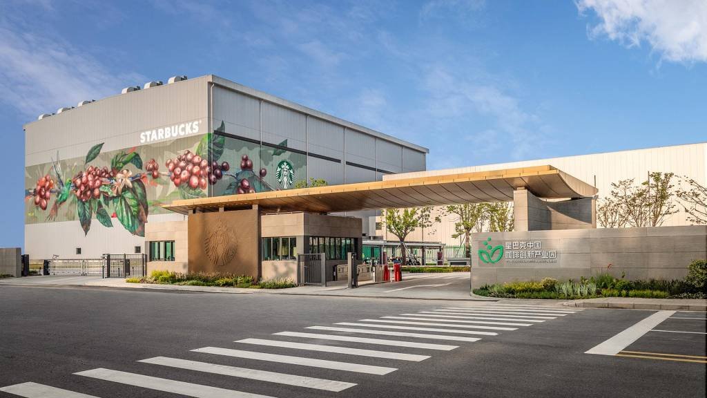 Starbucks investe R$ 1 bilhão em centro de fabricação e distribuição de café na China
