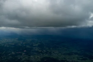 Ciclone extratropical e frente fria devem provocar ventos de até 100 km/h no Sul e Sudeste