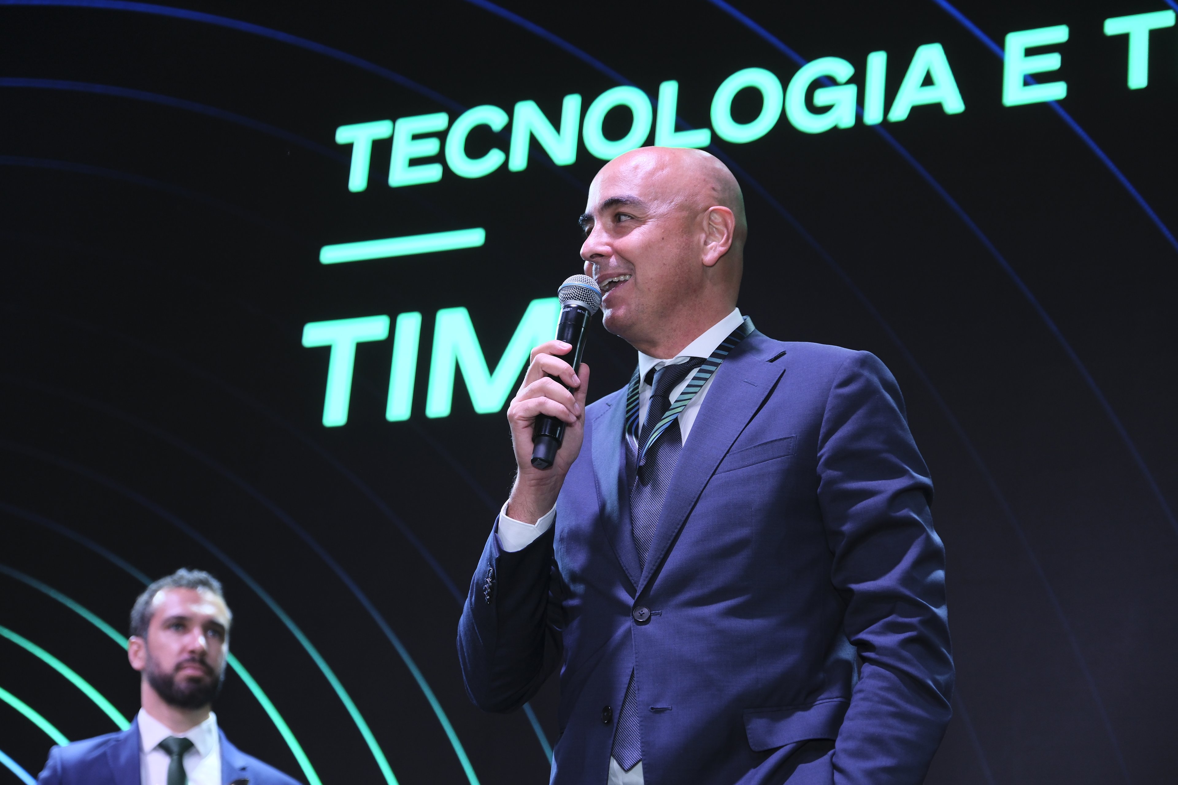 TIM vence na categoria Tecnologia na premiação Melhores e Maiores 2023