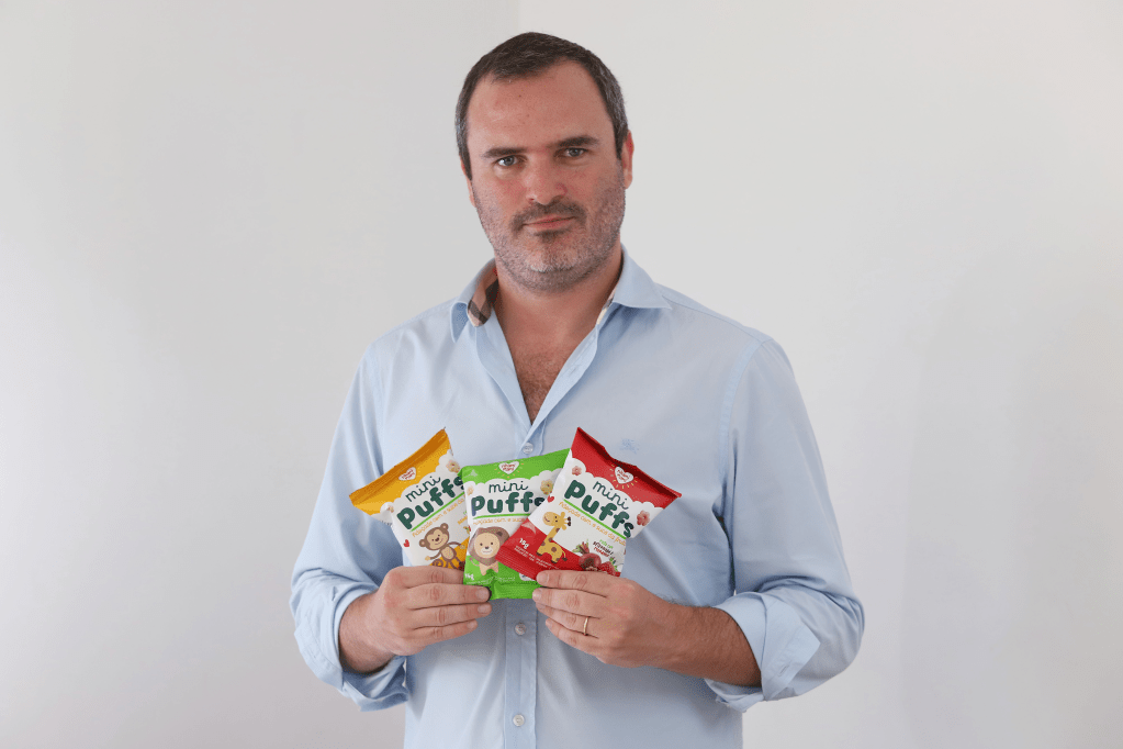 Pai dedicado fatura R$ 2 milhões com snacks naturais para crianças