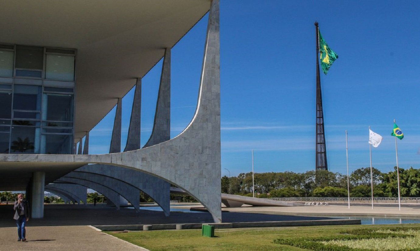 Câmara aprova urgência para barrar portaria do governo que restringe trabalho em domingos e feriados