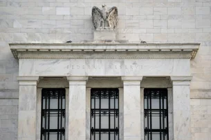 Fed mantém juros entre 5,25% e 5,50% ao ano; maior patamar desde 2001