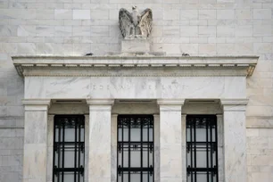 Imagem referente à matéria: Fed mantém juros entre 5,25% e 5,50% ao ano; maior patamar desde 2001