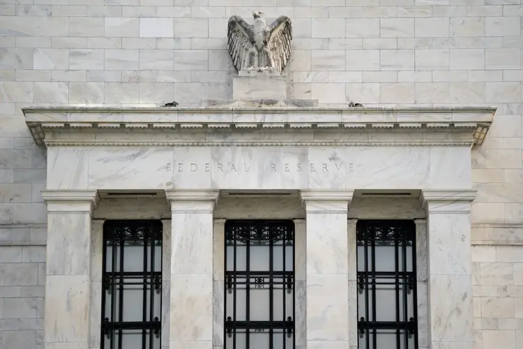 Fed: comunicado traz sinalização de que corte de juros ainda está distante (Stefani Reynolds/Getty Images)