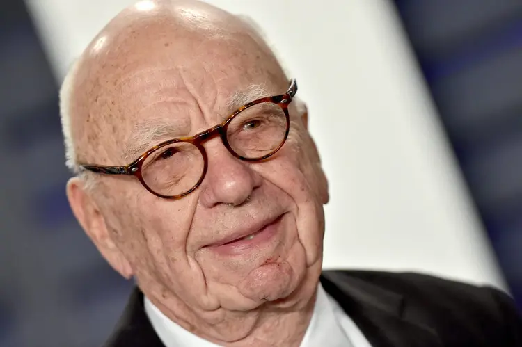 Rupert Murdoch, ao longo de décadas, construiu um império midiático de alcance global, consolidado em empresas como a News Corporation e a Fox