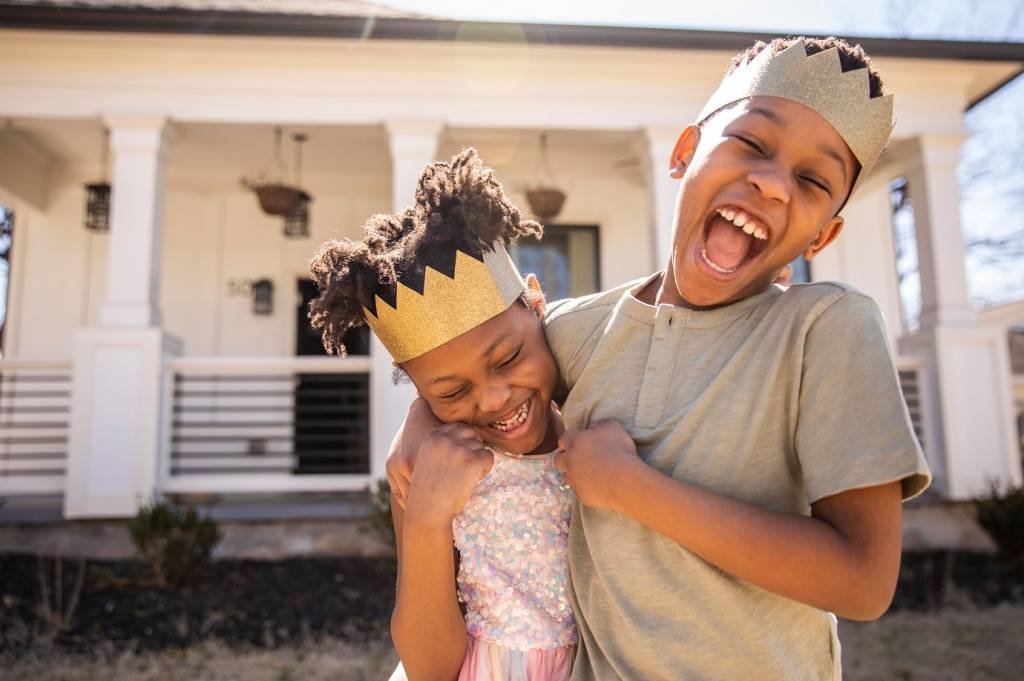 Frase para o Dia dos Irmãos: mensagens para celebrar e emocionar