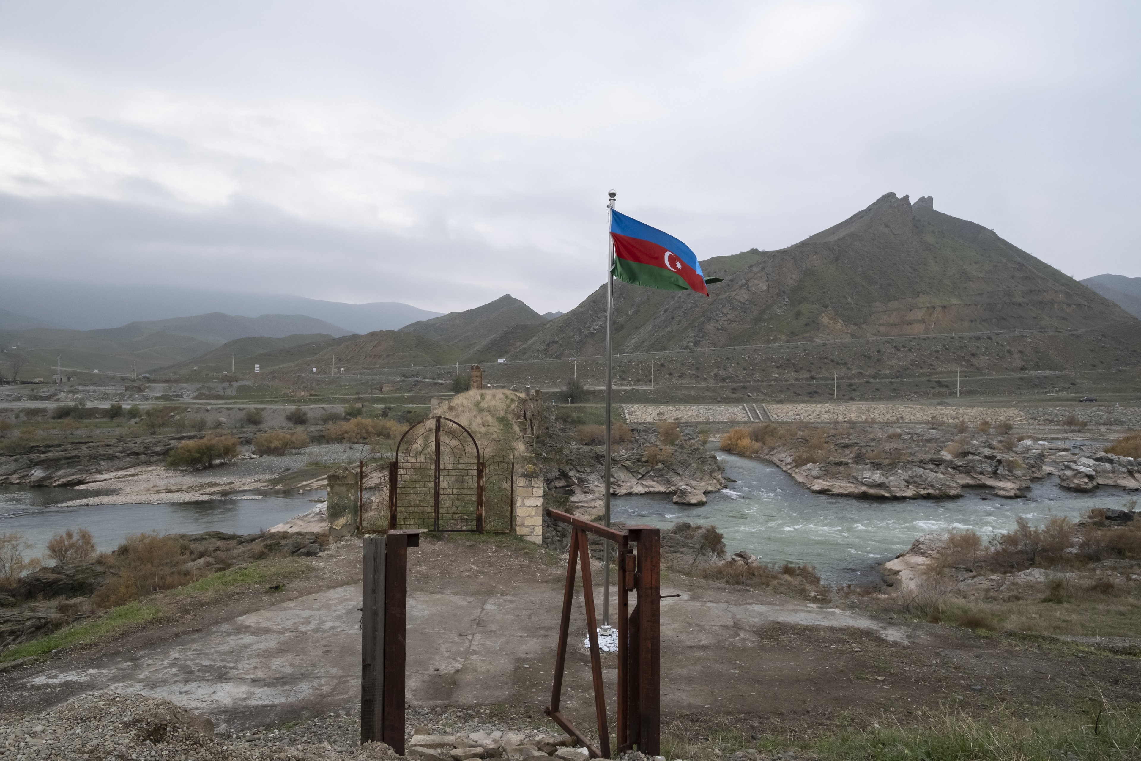 Número de mortos em explosão de depósito em Nagorno-Karabakh sobe para 170