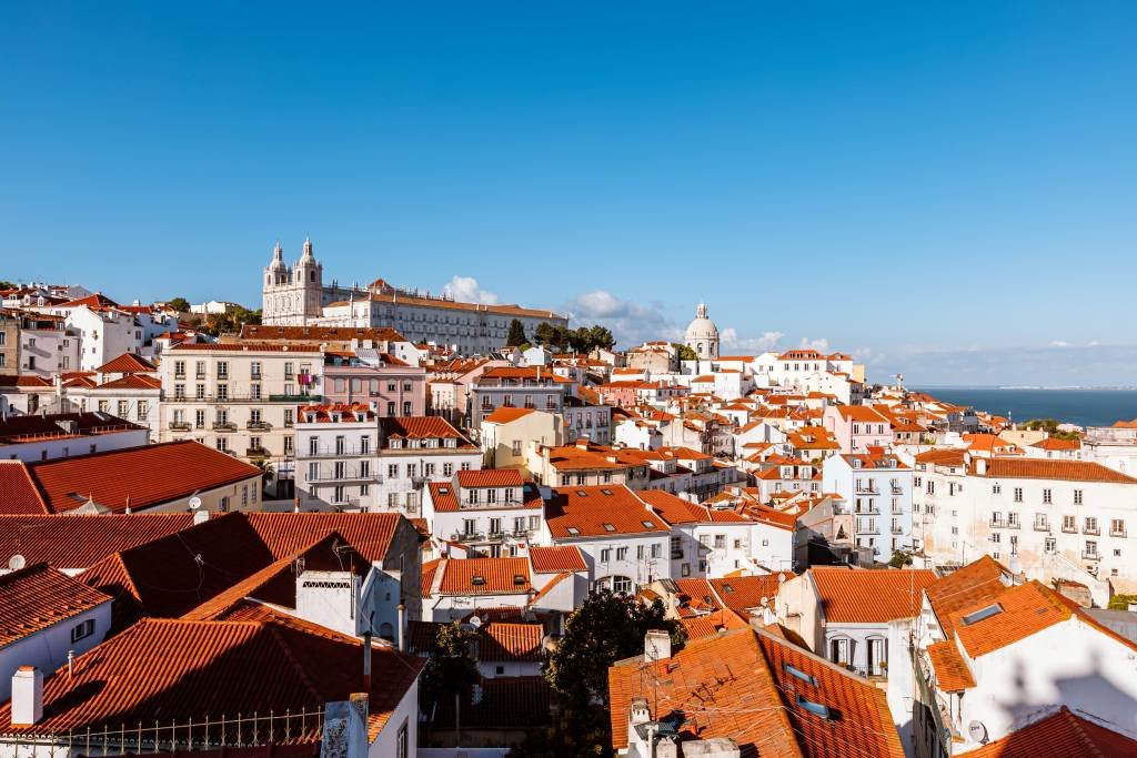 Crise habitacional em Portugal leva moradores ao despejo e desequilibra mercado imobiliário