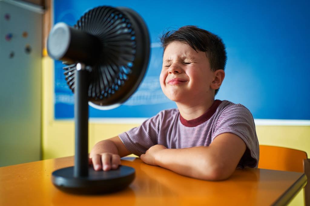 Calor: confira qual o melhor ventilador de mesa para você  (	Daniel Lozano Gonzalez/Getty Images)