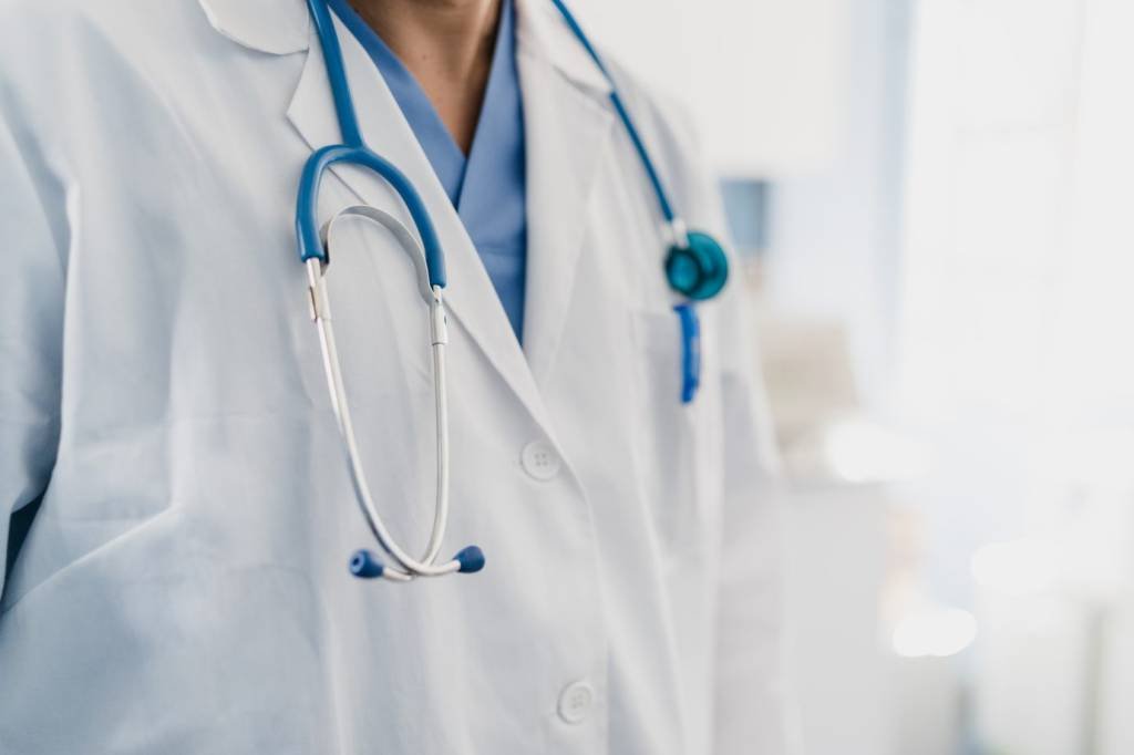Saúde anuncia reserva de vagas de mestrado e doutorado para o Mais Médicos; entenda