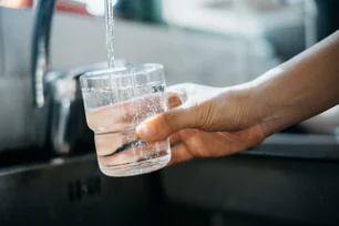 Imagem referente à matéria: Lei que obriga estabelecimentos a servirem "água da casa" é inconstitucional, decide TJ-SP
