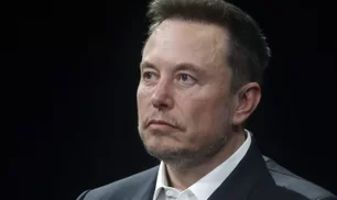 Imagem referente à matéria: Ações valorizadas da Tesla fazem Musk ultrapassar Bezos na lista dos mais ricos do mundo