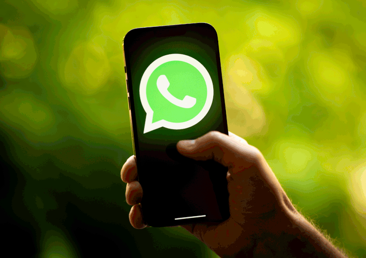 A EXAME agora está no Whatsapp. (	NurPhoto /Getty Images)