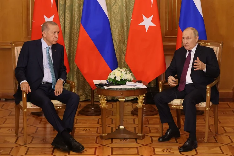 Embora a Otan seja o principal apoiador da Ucrânia na guerra contra os russos, Erdogan manteve uma posição simpática a Putin (Contributor/Getty Images)