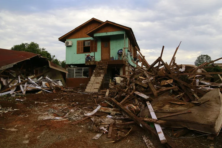 Ciclone e enchentes no Rio Grande do Sul: ao menos 46 estão desaparecidos (SILVIO AVILA/AFP/Getty Images)