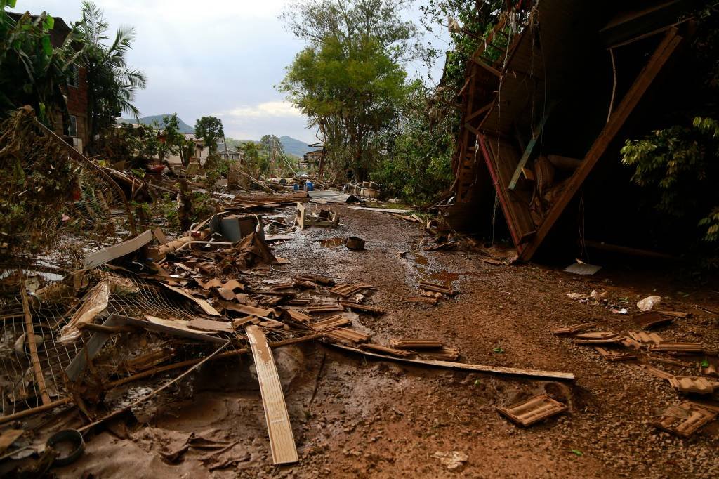 Santa Catarina segue com chuva e previsão de enchente e ventos fortes