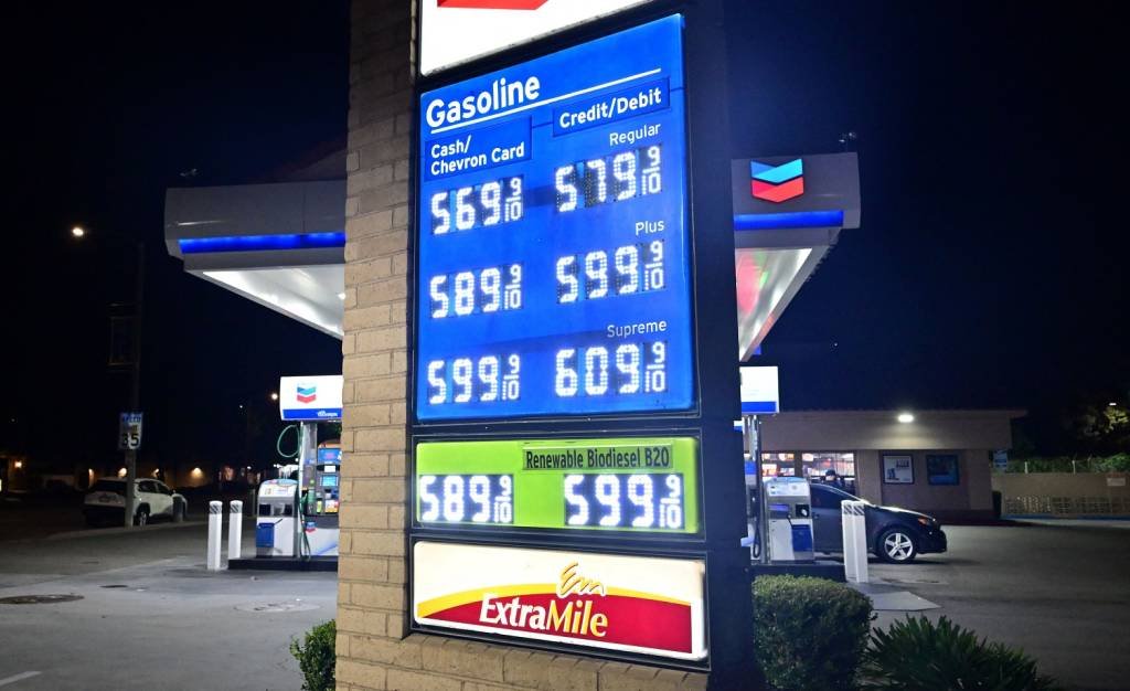 Inflação dos EUA: gasolina puxa alta (FREDERIC J. BROWN/AFP/Getty Images)
