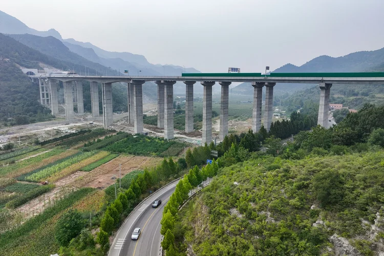 Rodovias: a nova infraestrutura de transporte será a combinação de infraestrutura de transporte digital (Costfoto/NurPhoto/Getty Images)