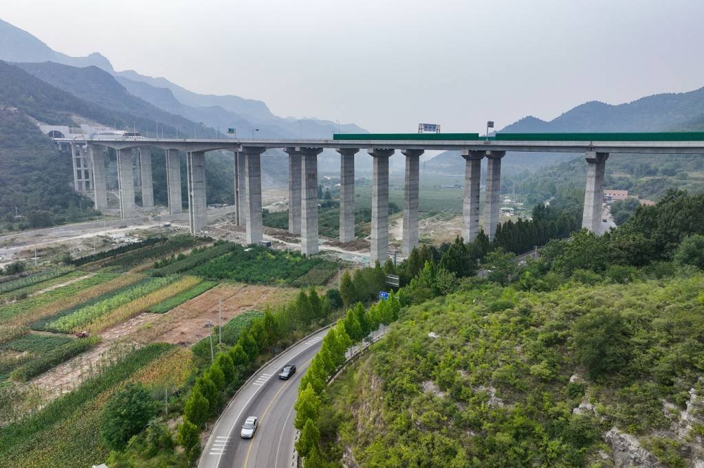 Rodovias: a nova infraestrutura de transporte será a combinação de infraestrutura de transporte digital (Costfoto/NurPhoto/Getty Images)