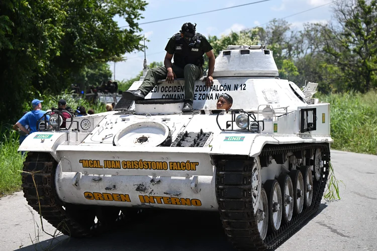 Blindado usado em operação para recuperar controle do presidio de Tocoron (Yuri Cortez/Getty Images)