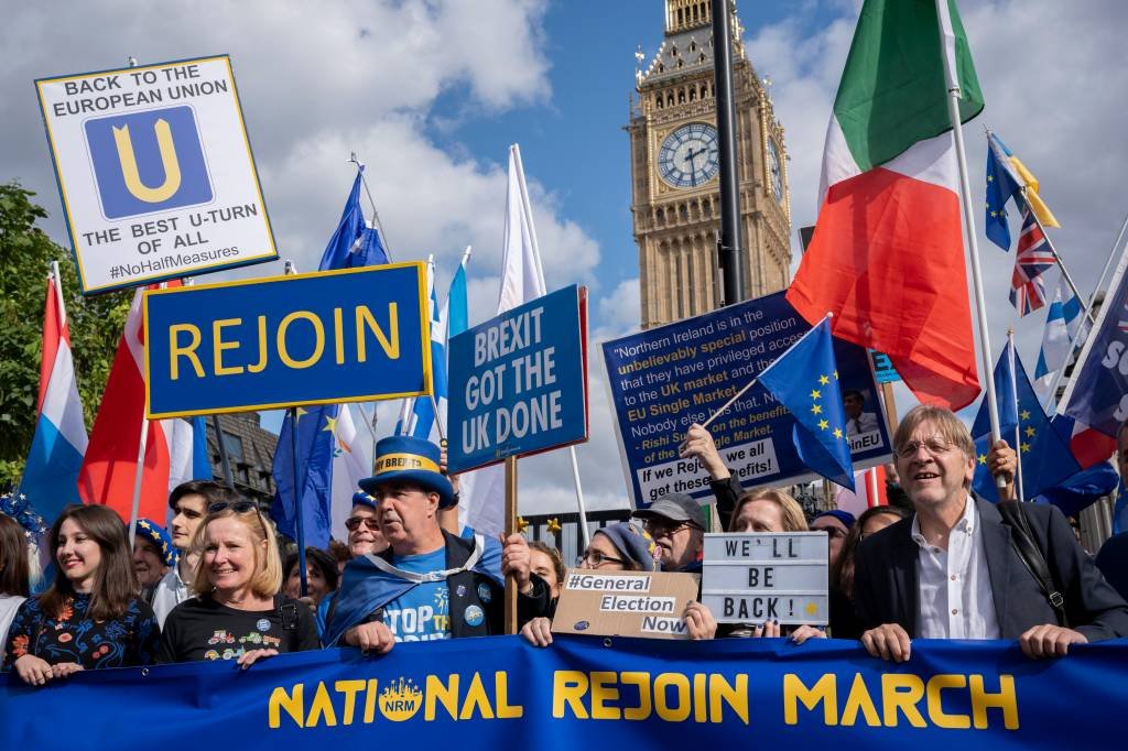 Reino Unido: manifestantes protestam contra o Brexit e pedem retorno à União Europeia