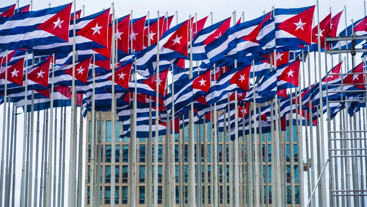 Um homem lançou dois coquetéis molotov contra a representação cubana na capital dos Estados Unidos (PhotosByByron/Getty Images)