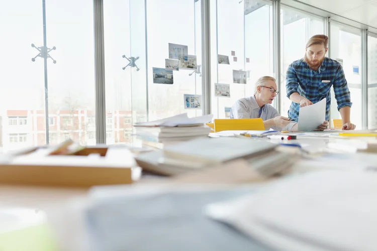 O volume de alunos entre 27 e 31 anos cresceu 29% em comparação ao ano anterior, segundo levantamento realizado pelo CIEE  (FangXiaNuo/Getty Images)