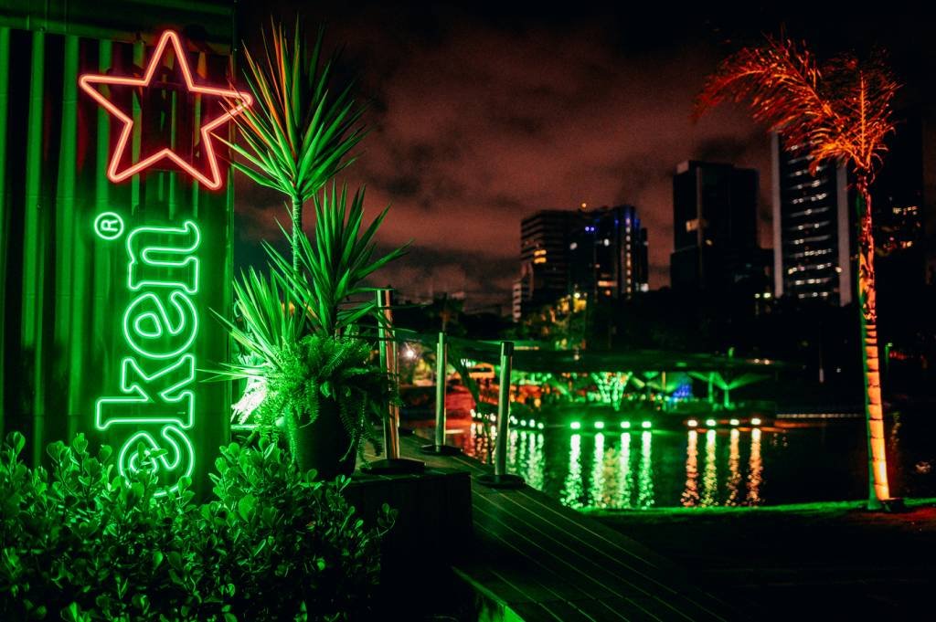 Bar flutuante da Heineken no rio Pinheiros abre ao público; veja como conseguir ingressos