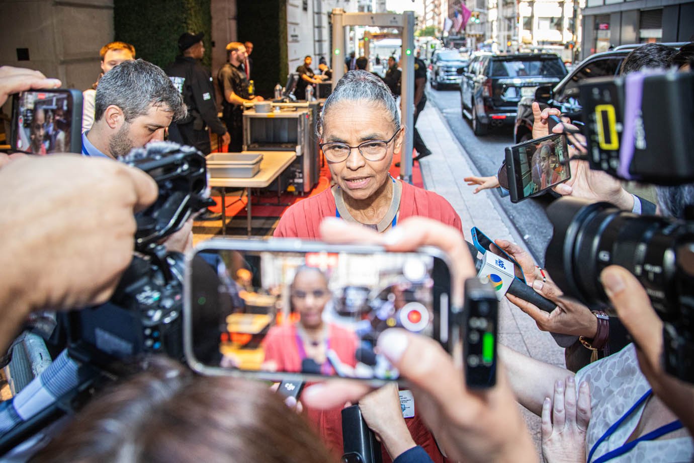 Marina Silva critica falta de clareza em documento preliminar sobre combustíveis fósseis