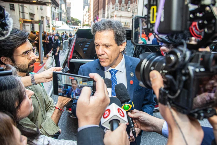 Fernando Haddad em NY na saida do hotel aonde Lula teve agenda com Biden

Foto: Leandro Fonseca
data: 20/09/2023 (Leandro Fonseca/Site Exame)