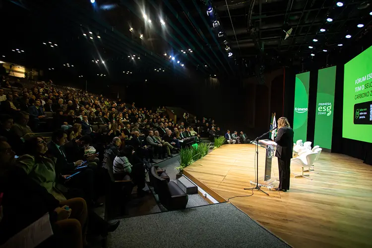 Fórum da Frimesa em Curitiba, no Paraná: evento reuniu especialistas, colaboradores, clientes e fornecedores para debater as melhores práticas em ESG (Frimesa/Divulgação)