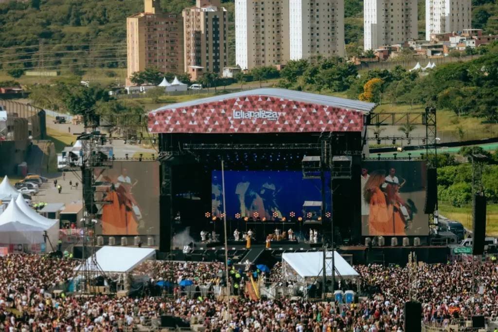Palco do Lollapalooza: o show de Billie Eilish atingiu maior público da história do festival no Brasil.  (Lollapaloza/Divulgação)