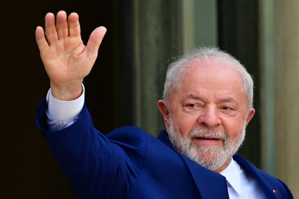 Lula embarca para a África, onde visitará Egito e Etiópia
