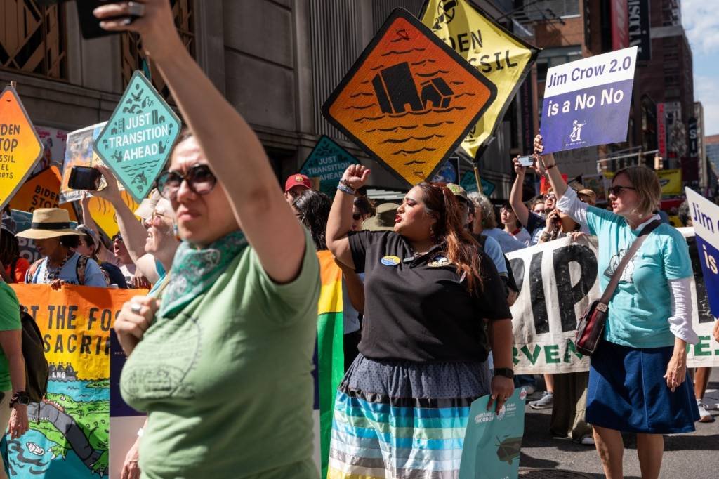 Manifestantes exigem fim dos combustíveis fósseis às vésperas da Semana do Clima em NY