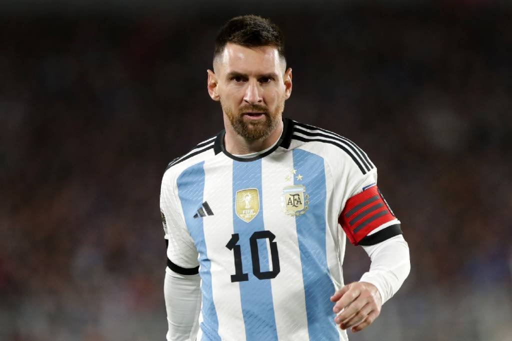 Camisas de Messi podem bater recorde de Maradona em leilão