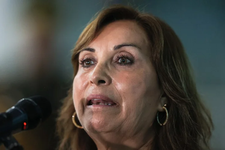 Dina Boluarte: a presidente do Peru assinou decreto que determina que a Polícia Nacional mantenha o controle da ordem interna, com o apoio das Forças Armadas (Filipe Bispo/Getty Images)