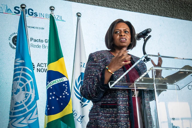 Sanda Ojiambo: CEO Global do Pacto Global da ONU, durante discurso sobre a importância do setor privado para a resolução de questões ambientais e sociais (Leandro Fonseca/Exame)