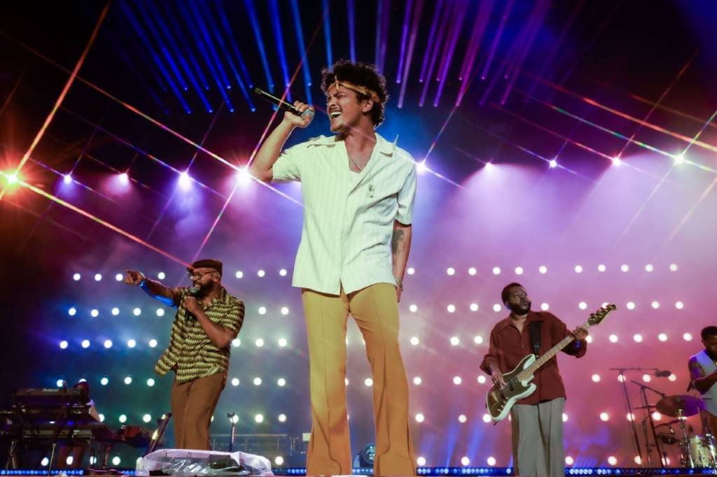 The Town: Bruno Mars faz história com 'Evidências' e Ney Matogrosso levanta geração Z no festival