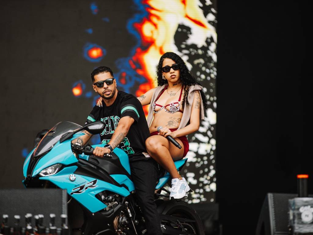 Show da Tasha & Tracie no The Town: dupla de rappers subiu ao palco em cima de uma moto (Anne Karr/I Hate Flash/Divulgação)