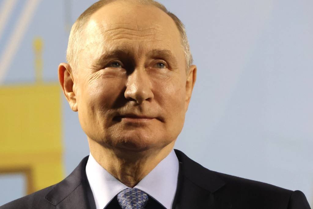 Putin supervisiona testes com mísseis balísticos para resposta nuclear 'maciça'