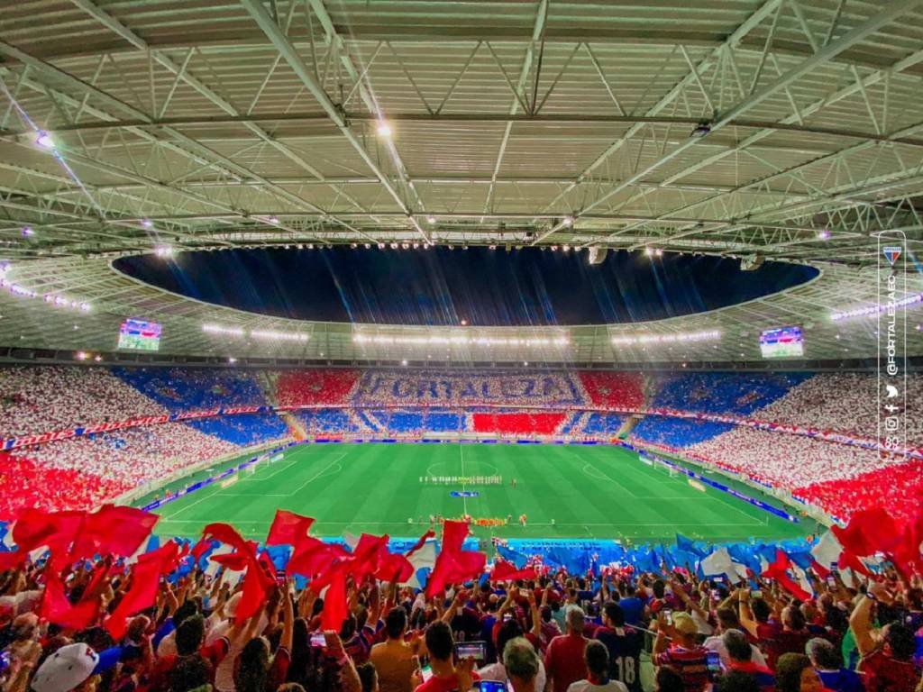 Torcida do Fortaleza faz festa em jogo da Libertadores na Arena