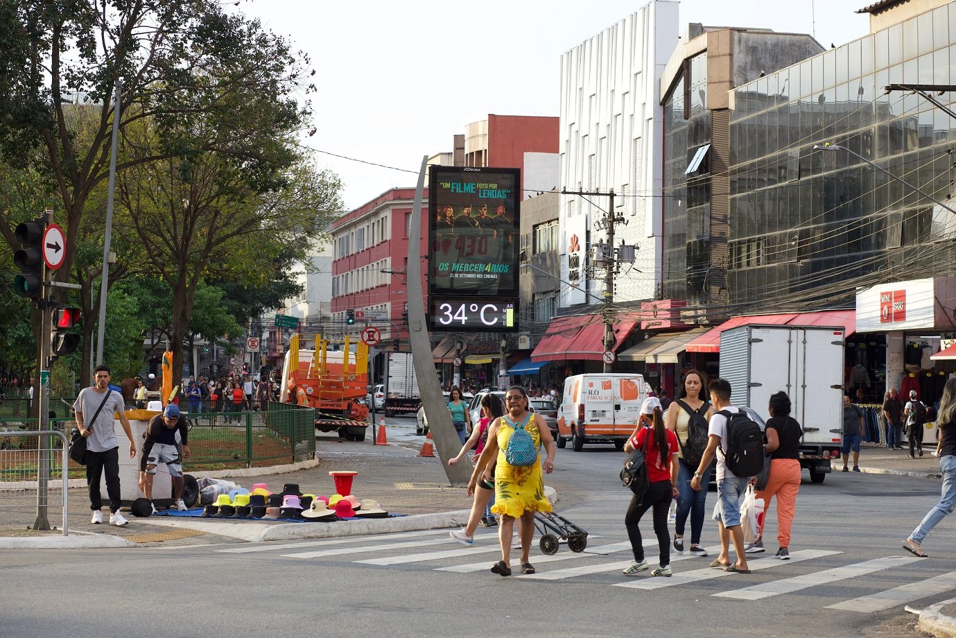 Segunda começa com calor, mas frente fria derruba temperaturas até o final da semana; veja previsão