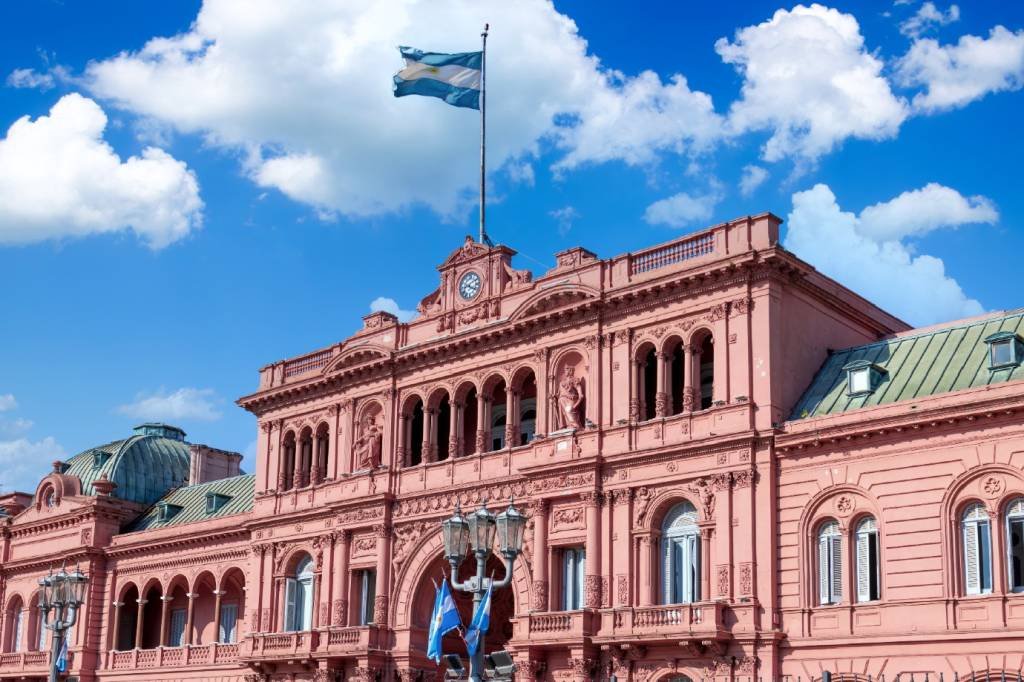 Argentina: moeda do país tem desvalorizado diante de incessantes crises na economia (Elijah-Lovkoff/Getty Images)