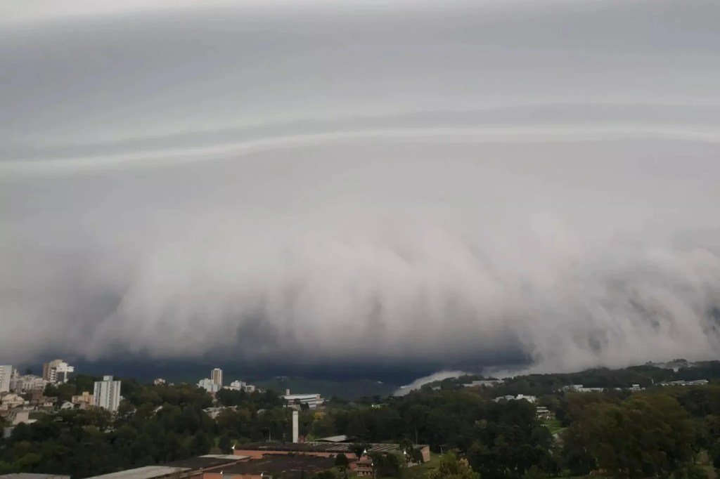 Caxias do Sul: nuvem do tipo Cumulonimbus pode atingir alturas de 10 a 20 quilômetros (Metsul/ reprodução/Site Exame)