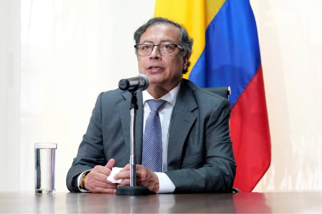 O presidente da Colômbia, Gustavo Petro, com quem as organizações ilegais buscam chegar a um acordo sobre o seu desarmamento em processos de paz (Agence France-Presse/AFP)