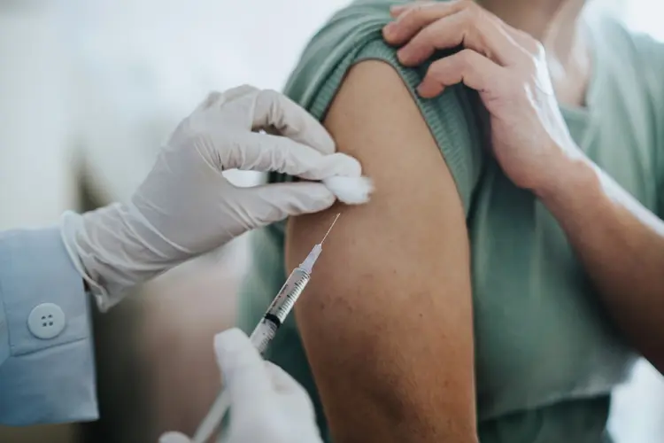 Coronavírus: imunizante foi desenvolvido pela Universidade Federal de Minas Gerais (d3sign/Getty Images)