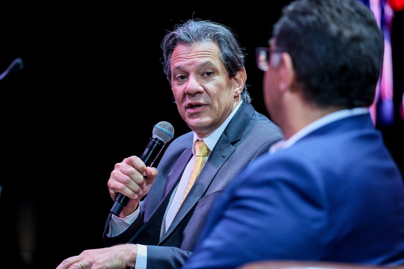 Percepção de risco fiscal piora após fala de Haddad e taxas de juro avançam