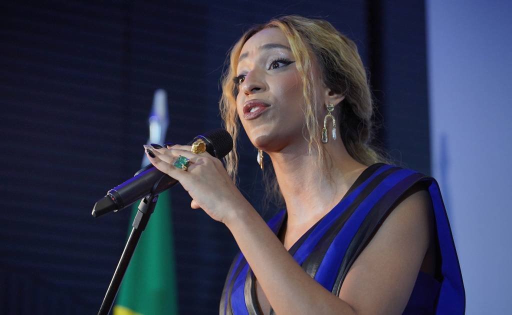 Erika Hilton aciona MPF e pede R$ 3 milhões em danos por fala transfóbica de Pastor Isidório