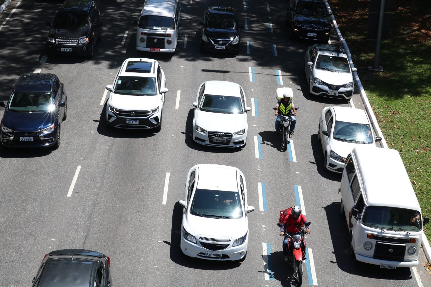 Mais avenidas de SP terão a Faixa Azul para motos; veja a lista