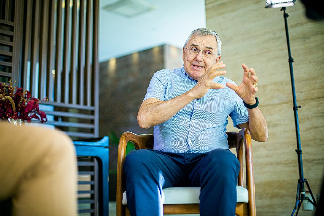 Herança do passado pode condicionar o futuro do Brasil, afirma Laurentino Gomes